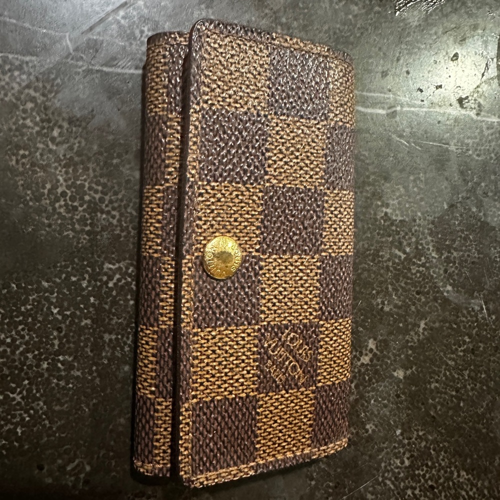 Louis Vuitton Checkered key holder